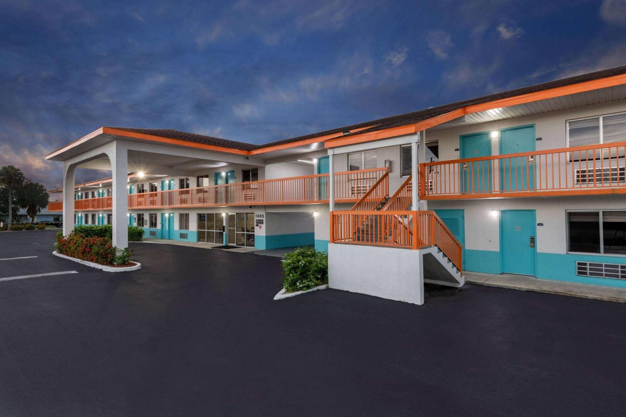 Howard Johnson By Wyndham Vero Beach/I-95 Екстериор снимка