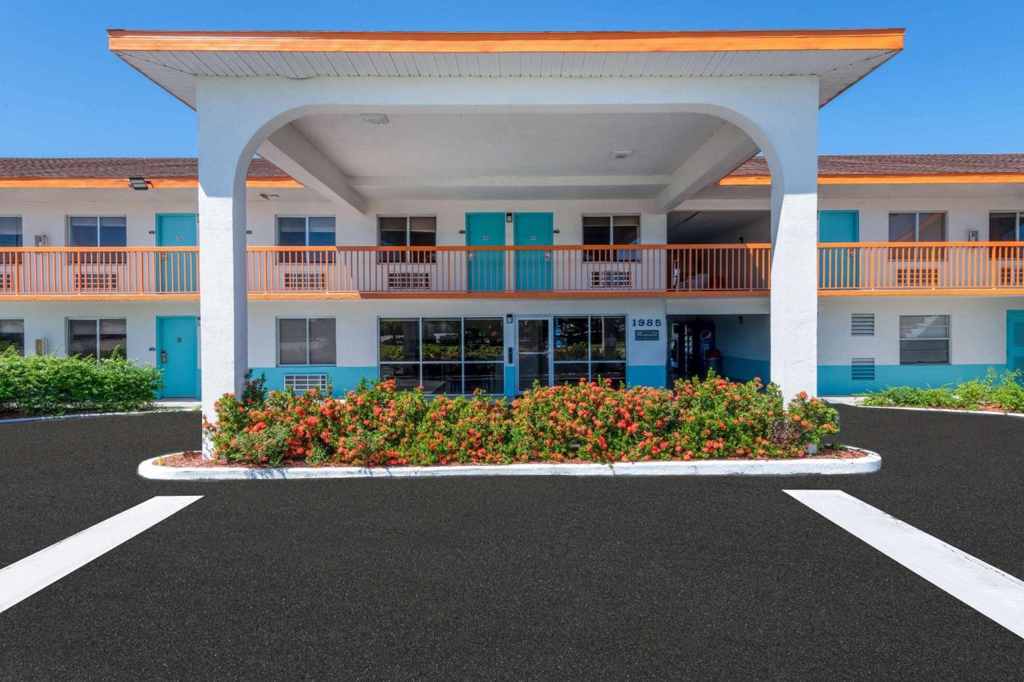 Howard Johnson By Wyndham Vero Beach/I-95 Екстериор снимка